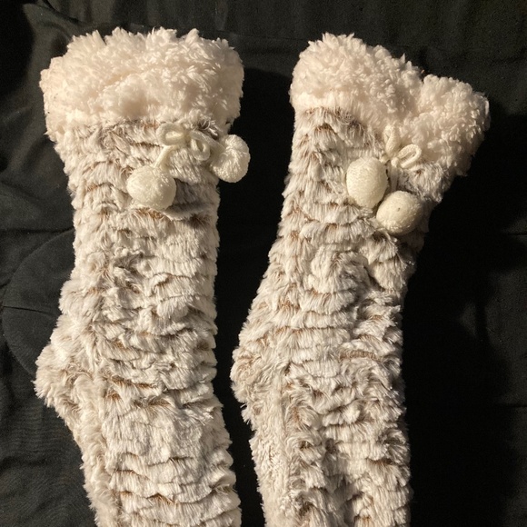 Accessories - NWOT Furry Slipper Socks